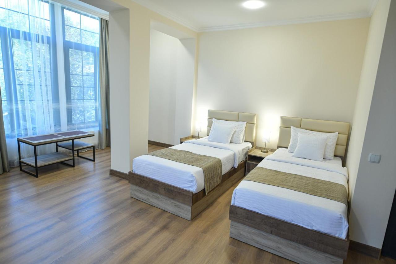 Madin Eco Hotel Debed Екстер'єр фото